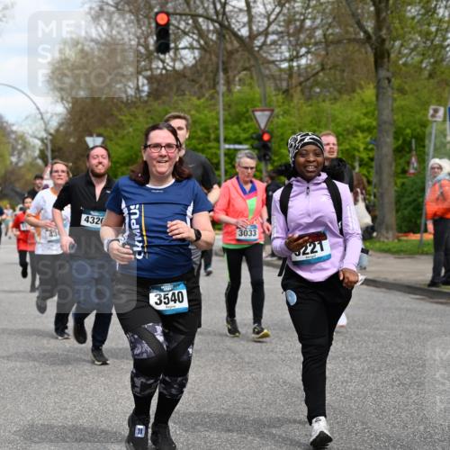 12.04.2026 - 45. Internationalen Wilhelmsburger Insellauf J. Mangold http://msf.ph/oto/9514824 12.04.2026 13:12:50 Ziel 3441, 5674, 4841, 2275, 4671, 4627, 4628, 3638, 4385, 2274, 4919, 4720, 4721, 2998, 4693, 3519, 4970, 3686, 4643, 2877, 2877, 5265, 5266, 4648, 2026, 5457, 4320, 4249, 3033, 2470, 4364, 3942, 5221, 3540, 3933, 3935, 3805, 5158, 5157, 5158, 5157, 2462, 4533, 5693, 5637 meine-sportfotos.de