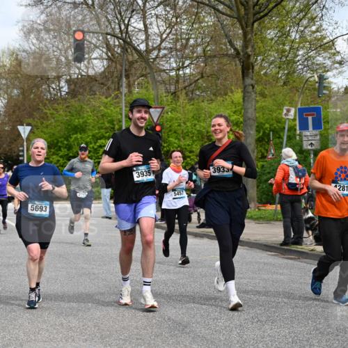 12.04.2026 - 45. Internationalen Wilhelmsburger Insellauf J. Mangold http://msf.ph/oto/9514874 12.04.2026 13:12:56 Ziel 4627, 4628, 3638, 4385, 2274, 4919, 4720, 4721, 2998, 4693, 3519, 4970, 3686, 4643, 2877, 5265, 5266, 4648, 2026, 5457, 4320, 4249, 3033, 2470, 4364, 4364, 3942, 5221, 3540, 3933, 3935, 3805, 5158, 5157, 2462, 4533, 5693, 5637, 2080, 5819, 2064, 4923, 4281, 3984, 3810 meine-sportfotos.de