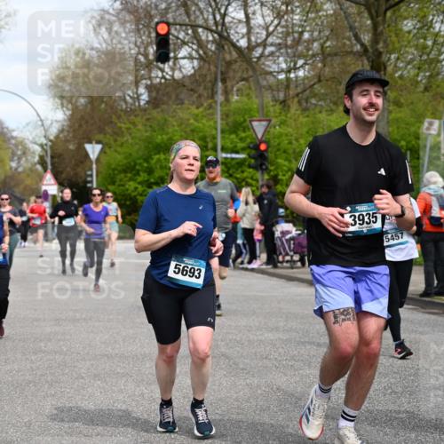 12.04.2026 - 45. Internationalen Wilhelmsburger Insellauf J. Mangold http://msf.ph/oto/9514883 12.04.2026 13:12:57 Ziel 3638, 4385, 2274, 4919, 4720, 4721, 2998, 4693, 3519, 4970, 3686, 4643, 2877, 5265, 5266, 4648, 2026, 5457, 4320, 4249, 3033, 2470, 4364, 3942, 5221, 3942, 5221, 3540, 3933, 3935, 3805, 5158, 5157, 2462, 4533, 5693, 5637, 2080, 5819, 2064, 4923, 4281, 3984, 3810 meine-sportfotos.de