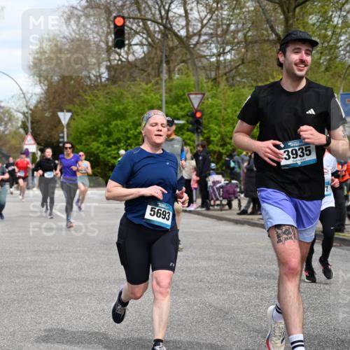 12.04.2026 - 45. Internationalen Wilhelmsburger Insellauf J. Mangold http://msf.ph/oto/9514885 12.04.2026 13:12:57 Ziel 3638, 4385, 2274, 4919, 4720, 4721, 2998, 4693, 3519, 4970, 3686, 4643, 2877, 5265, 5266, 4648, 2026, 5457, 4320, 4249, 3033, 2470, 4364, 3942, 5221, 3942, 5221, 3540, 3933, 3935, 3805, 5158, 5157, 2462, 4533, 5693, 5637, 2080, 5819, 2064, 4923, 4281, 3984, 3810 meine-sportfotos.de