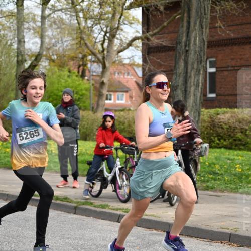 12.04.2026 - 45. Internationalen Wilhelmsburger Insellauf J. Mangold http://msf.ph/oto/9514916 12.04.2026 13:13:02 Ziel 2274, 4919, 4720, 4721, 2998, 4693, 3519, 4970, 3686, 4643, 2877, 5265, 5266, 4648, 2026, 5457, 4320, 4249, 3033, 2470, 4364, 3942, 5221, 3540, 3933, 3935, 3805, 5158, 5157, 5158, 5157, 2462, 4533, 5693, 5637, 2080, 5819, 2064, 4923, 4281, 3984, 3810, 3268, 2062, 4783 meine-sportfotos.de