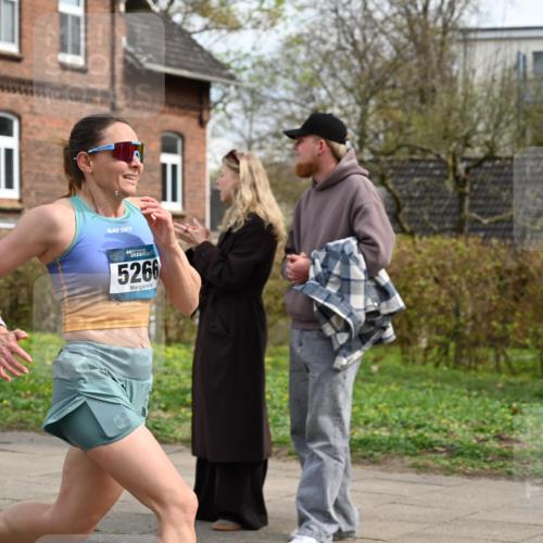 12.04.2026 - 45. Internationalen Wilhelmsburger Insellauf J. Mangold http://msf.ph/oto/9514921 12.04.2026 13:13:02 Ziel 2274, 4919, 4720, 4721, 2998, 4693, 3519, 4970, 3686, 4643, 2877, 5265, 5266, 4648, 2026, 5457, 4320, 4249, 3033, 2470, 4364, 3942, 5221, 3540, 3933, 3935, 3805, 5158, 5157, 5158, 5157, 2462, 4533, 5693, 5637, 2080, 5819, 2064, 4923, 4281, 3984, 3810, 3268, 2062, 4783 meine-sportfotos.de