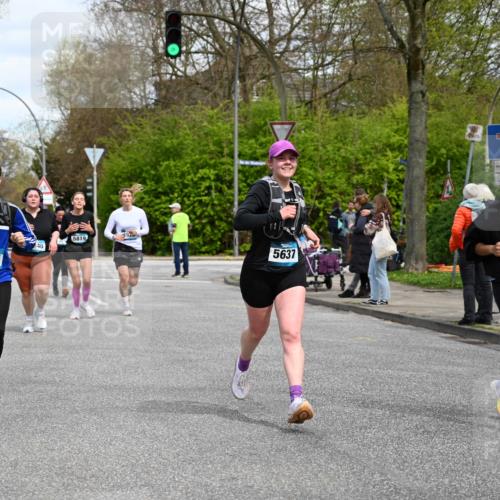 12.04.2026 - 45. Internationalen Wilhelmsburger Insellauf J. Mangold http://msf.ph/oto/9514974 12.04.2026 13:13:12 Ziel 4643, 2877, 5265, 5266, 4648, 2026, 5457, 4320, 4249, 3033, 2470, 4364, 3942, 5221, 3540, 3933, 3935, 3805, 5158, 5157, 2462, 4533, 5693, 5637, 2080, 5819, 2064, 4923, 4281, 3984, 3810, 3268, 2062, 4783, 4178, 5340 meine-sportfotos.de