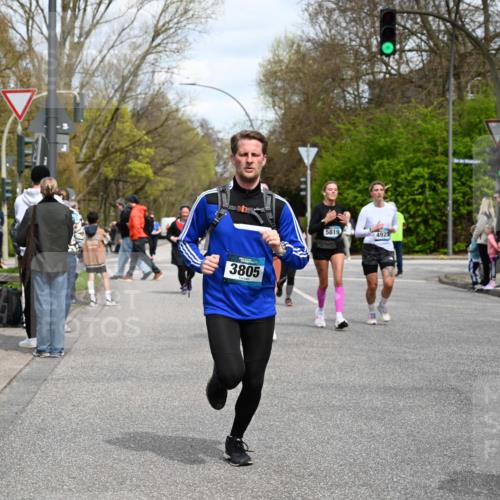 12.04.2026 - 45. Internationalen Wilhelmsburger Insellauf J. Mangold http://msf.ph/oto/9514979 12.04.2026 13:13:12 Ziel 4643, 2877, 5265, 5266, 4648, 2026, 5457, 4320, 4249, 3033, 2470, 4364, 3942, 5221, 3540, 3933, 3935, 3805, 5158, 5157, 2462, 4533, 5693, 5637, 2080, 5819, 2064, 4923, 4281, 3984, 3810, 3268, 2062, 4783, 4178, 5340 meine-sportfotos.de