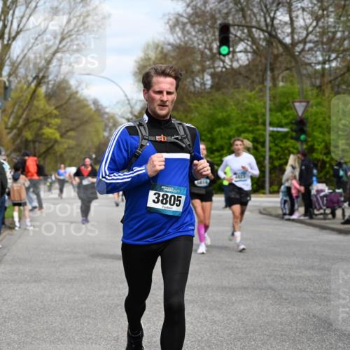12.04.2026 - 45. Internationalen Wilhelmsburger Insellauf J. Mangold http://msf.ph/oto/9514985 12.04.2026 13:13:13 Ziel 4643, 2877, 5265, 5266, 4648, 2026, 5457, 4320, 4249, 3033, 2470, 4364, 3942, 5221, 3540, 3933, 3935, 3805, 5158, 5157, 2462, 4533, 5693, 5637, 2080, 5819, 2064, 4923, 4281, 3984, 3810, 3268, 2062, 4783, 4783, 4178, 5340 meine-sportfotos.de