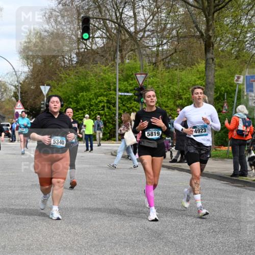 12.04.2026 - 45. Internationalen Wilhelmsburger Insellauf J. Mangold http://msf.ph/oto/9514999 12.04.2026 13:13:15 Ziel 2877, 5265, 5266, 4648, 2026, 5457, 4320, 4249, 3033, 2470, 4364, 3942, 5221, 3540, 3933, 3935, 3805, 5158, 5157, 2462, 4533, 5693, 5637, 2080, 5819, 2080, 5819, 2064, 4923, 4281, 3984, 3810, 3268, 2062, 4783, 4178, 5340, 2999 meine-sportfotos.de