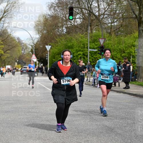 12.04.2026 - 45. Internationalen Wilhelmsburger Insellauf J. Mangold http://msf.ph/oto/9515033 12.04.2026 13:13:21 Ziel 4364, 3942, 5221, 3540, 3933, 3935, 3805, 5158, 5157, 2462, 4533, 5693, 5637, 2080, 5819, 2064, 4923, 4281, 3984, 3810, 3268, 2062, 4783, 4178, 5340, 2999, 5498, 4465, 5350 meine-sportfotos.de