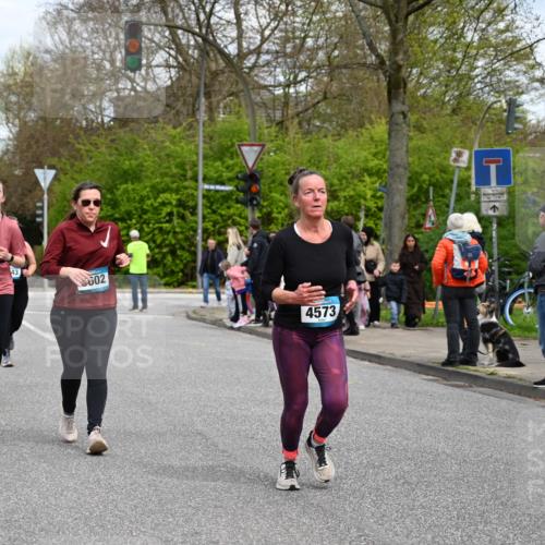 12.04.2026 - 45. Internationalen Wilhelmsburger Insellauf J. Mangold http://msf.ph/oto/9515095 12.04.2026 13:14:07 Ziel 4465, 5350, 5790, 4716, 5318, 5418, 5481, 4228, 4228, 4573, 3360, 3443, 3469, 2107, 4421, 5242, 3425, 5142, 4852, 2430, 5813, 4747, 3773, 5602, 4960 meine-sportfotos.de