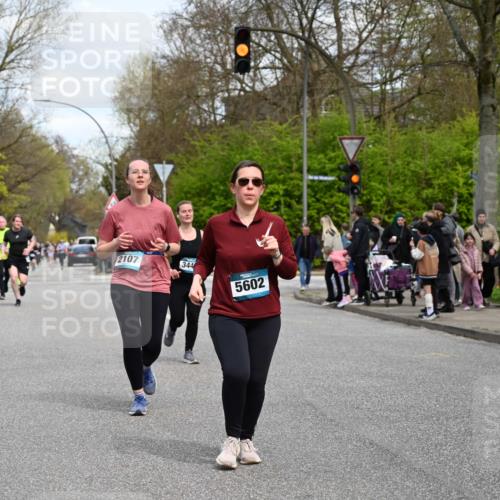 12.04.2026 - 45. Internationalen Wilhelmsburger Insellauf J. Mangold http://msf.ph/oto/9515101 12.04.2026 13:14:08 Ziel 5790, 4716, 5318, 5418, 5481, 4228, 4573, 3360, 3443, 3469, 2107, 4421, 5242, 3425, 4421, 5242, 3425, 5142, 4852, 2430, 5813, 4747, 3773, 5602, 4960 meine-sportfotos.de