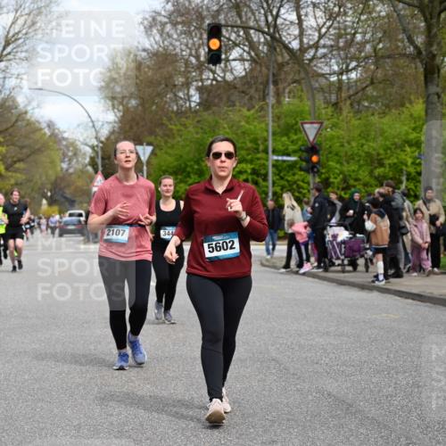 12.04.2026 - 45. Internationalen Wilhelmsburger Insellauf J. Mangold http://msf.ph/oto/9515102 12.04.2026 13:14:08 Ziel 5790, 4716, 5318, 5418, 5481, 4228, 4573, 3360, 3443, 3469, 2107, 4421, 5242, 3425, 4421, 5242, 3425, 5142, 4852, 2430, 5813, 4747, 3773, 5602, 4960 meine-sportfotos.de