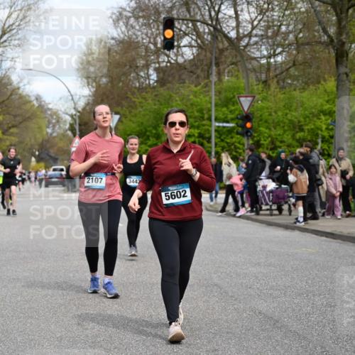 12.04.2026 - 45. Internationalen Wilhelmsburger Insellauf J. Mangold http://msf.ph/oto/9515103 12.04.2026 13:14:08 Ziel 5790, 4716, 5318, 5418, 5481, 4228, 4573, 3360, 3443, 3469, 2107, 4421, 5242, 3425, 4421, 5242, 3425, 5142, 4852, 2430, 5813, 4747, 3773, 5602, 4960 meine-sportfotos.de