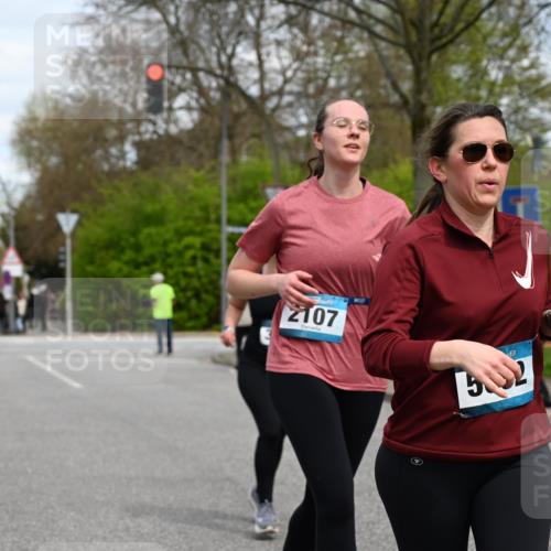 12.04.2026 - 45. Internationalen Wilhelmsburger Insellauf J. Mangold http://msf.ph/oto/9515118 12.04.2026 13:14:10 Ziel 5790, 4716, 5318, 5418, 5481, 4228, 4573, 3360, 3443, 3469, 2107, 4421, 5242, 3425, 5142, 4852, 4852, 2430, 5813, 4747, 3773, 5602, 4960, 4418 meine-sportfotos.de