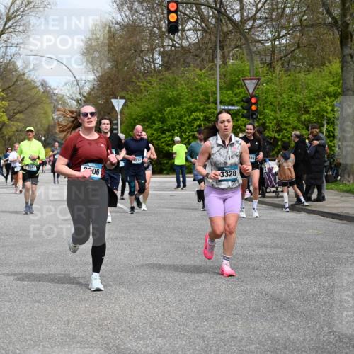 12.04.2026 - 45. Internationalen Wilhelmsburger Insellauf J. Mangold http://msf.ph/oto/9515270 12.04.2026 13:14:40 Ziel 3443, 3469, 2107, 4421, 5242, 3425, 5142, 4852, 2430, 5813, 4747, 3773, 5602, 4960, 4418, 5156, 4111, 3306, 3328, 2772, 2772, 5348, 4837, 4838, 4669, 2110, 4695, 2815, 2110, 4695, 2815, 2785, 2043, 2118, 5755, 5029, 4662, 4663, 4559, 3308 meine-sportfotos.de