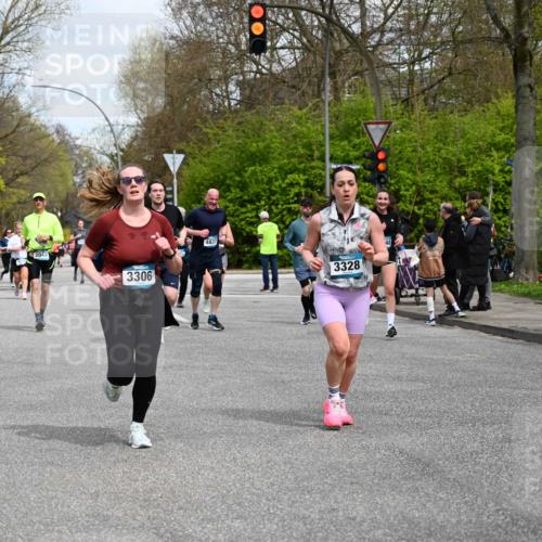 12.04.2026 - 45. Internationalen Wilhelmsburger Insellauf J. Mangold http://msf.ph/oto/9515271 12.04.2026 13:14:40 Ziel 3443, 3469, 2107, 4421, 5242, 3425, 5142, 4852, 2430, 5813, 4747, 3773, 5602, 4960, 4418, 5156, 4111, 3306, 3328, 2772, 2772, 5348, 4837, 4838, 4669, 2110, 4695, 2815, 2110, 4695, 2815, 2785, 2043, 2118, 5755, 5029, 4662, 4663, 4559, 3308 meine-sportfotos.de