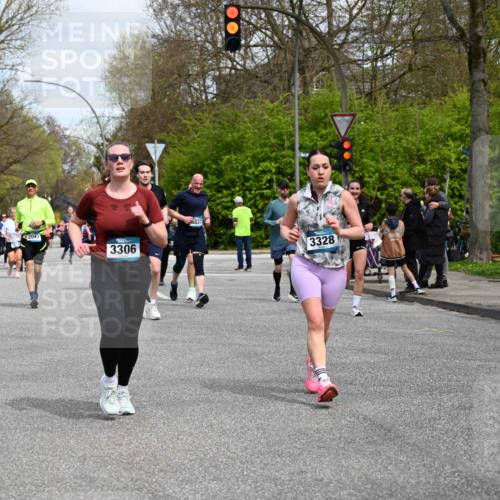 12.04.2026 - 45. Internationalen Wilhelmsburger Insellauf J. Mangold http://msf.ph/oto/9515272 12.04.2026 13:14:40 Ziel 3443, 3469, 2107, 4421, 5242, 3425, 5142, 4852, 2430, 5813, 4747, 3773, 5602, 4960, 4418, 5156, 4111, 3306, 3328, 2772, 2772, 5348, 4837, 4838, 4669, 2110, 4695, 2815, 2110, 4695, 2815, 2785, 2043, 2118, 5755, 5029, 4662, 4663, 4559, 3308 meine-sportfotos.de