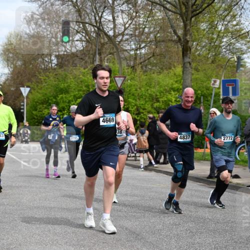 12.04.2026 - 45. Internationalen Wilhelmsburger Insellauf J. Mangold http://msf.ph/oto/9515295 12.04.2026 13:14:44 Ziel 4421, 5242, 3425, 5142, 4852, 2430, 5813, 4747, 3773, 5602, 4960, 4418, 5156, 4111, 3306, 3328, 2772, 5348, 4837, 4838, 4669, 2110, 4695, 2815, 2785, 2043, 2118, 5755, 5029, 5755, 5029, 4662, 4663, 4559, 3308, 3881, 3882, 3767, 3765 meine-sportfotos.de