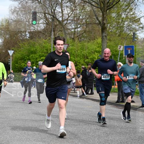 12.04.2026 - 45. Internationalen Wilhelmsburger Insellauf J. Mangold http://msf.ph/oto/9515296 12.04.2026 13:14:44 Ziel 4421, 5242, 3425, 5142, 4852, 2430, 5813, 4747, 3773, 5602, 4960, 4418, 5156, 4111, 3306, 3328, 2772, 5348, 4837, 4838, 4669, 2110, 4695, 2815, 2785, 2043, 2118, 5755, 5029, 5755, 5029, 4662, 4663, 4559, 3308, 3881, 3882, 3767, 3765 meine-sportfotos.de