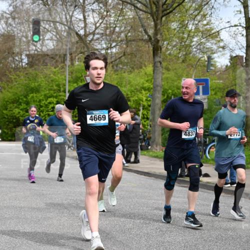 12.04.2026 - 45. Internationalen Wilhelmsburger Insellauf J. Mangold http://msf.ph/oto/9515300 12.04.2026 13:14:44 Ziel 4421, 5242, 3425, 5142, 4852, 2430, 5813, 4747, 3773, 5602, 4960, 4418, 5156, 4111, 3306, 3328, 2772, 5348, 4837, 4838, 4669, 2110, 4695, 2815, 2785, 2043, 2118, 5755, 5029, 5755, 5029, 4662, 4663, 4559, 3308, 3881, 3882, 3767, 3765 meine-sportfotos.de