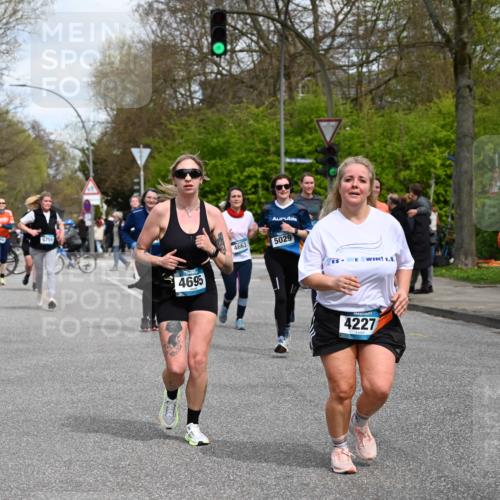 12.04.2026 - 45. Internationalen Wilhelmsburger Insellauf J. Mangold http://msf.ph/oto/9515336 12.04.2026 13:14:51 Ziel 5813, 4747, 3773, 5602, 4960, 4418, 5156, 4111, 3306, 3328, 2772, 5348, 4837, 4838, 4669, 2110, 4695, 2815, 2785, 2043, 2118, 5755, 5029, 4662, 4663, 4559, 3308, 3881, 3882, 3767, 3765, 4366, 4227, 3232 meine-sportfotos.de