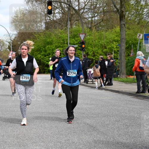 12.04.2026 - 45. Internationalen Wilhelmsburger Insellauf J. Mangold http://msf.ph/oto/9515371 12.04.2026 13:14:55 Ziel 3773, 5602, 4960, 4418, 5156, 4111, 3306, 3328, 2772, 5348, 4837, 4838, 4669, 2110, 4695, 2815, 2785, 2043, 2118, 5755, 5029, 4662, 4663, 4559, 3308, 3881, 3882, 3767, 3765, 3882, 3767, 3765, 4366, 4227, 3232, 2774, 5725 meine-sportfotos.de