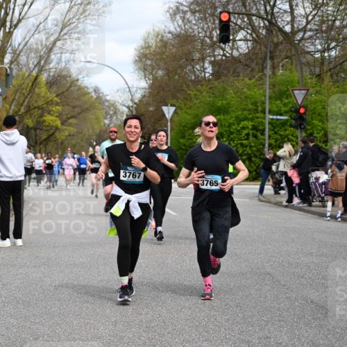 12.04.2026 - 45. Internationalen Wilhelmsburger Insellauf J. Mangold http://msf.ph/oto/9515408 12.04.2026 13:15:08 Ziel 4669, 2110, 4695, 2815, 2785, 2043, 2118, 5755, 5029, 4662, 4663, 4559, 3308, 3881, 3882, 3767, 3765, 4366, 4227, 3232, 2774, 5725, 3770, 2617, 3770, 2617, 5453, 4942, 4964, 5675, 4616, 4880, 2832, 3803, 3801 meine-sportfotos.de