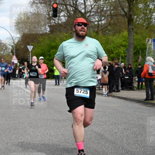 12.04.2026 - 45. Internationalen Wilhelmsburger Insellauf J. Mangold http://msf.ph/oto/9515455 12.04.2026 13:15:13 Ziel 2110, 4695, 2815, 2785, 2043, 2118, 5755, 5029, 4662, 4663, 4559, 3308, 3881, 3882, 3767, 3765, 4366, 4227, 3232, 2774, 5725, 3770, 2617, 5453, 4942, 4964, 5675, 4616, 4880, 2832, 3803, 3801, 3250, 5008, 2853, 3280, 3244, 5292, 4861, 2032 meine-sportfotos.de