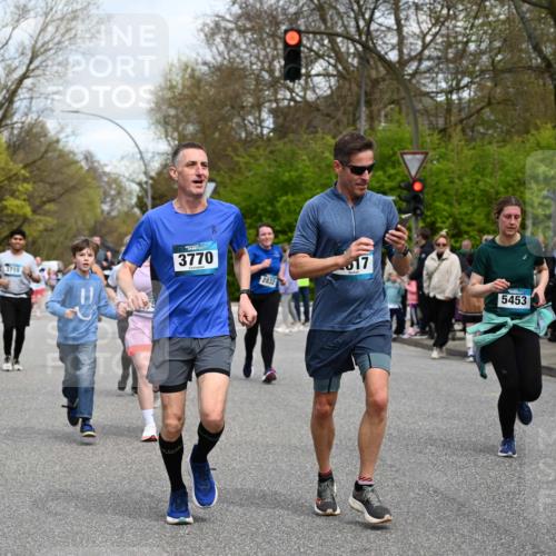 12.04.2026 - 45. Internationalen Wilhelmsburger Insellauf J. Mangold http://msf.ph/oto/9515497 12.04.2026 13:15:19 Ziel 2043, 2118, 5755, 5029, 4662, 4663, 4559, 3308, 3881, 3882, 3767, 3765, 4366, 4227, 3232, 2774, 5725, 3770, 2617, 5453, 4942, 4964, 5675, 4616, 4880, 2832, 3803, 3801, 3250, 5008, 2853, 3280, 3244, 5292, 4861, 2032, 4731, 2884, 3850, 4053, 5686, 4814, 4491 meine-sportfotos.de