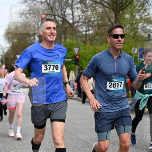 12.04.2026 - 45. Internationalen Wilhelmsburger Insellauf J. Mangold http://msf.ph/oto/9515508 12.04.2026 13:15:20 Ziel 5755, 5029, 4662, 4663, 4559, 3308, 3881, 3882, 3767, 3765, 4366, 4227, 3232, 2774, 5725, 3770, 2617, 3770, 2617, 5453, 4942, 4964, 5675, 4616, 4880, 2832, 3803, 3801, 3250, 5008, 2853, 3280, 3244, 5292, 4861, 2032, 4731, 2884, 3850, 4053, 5686, 4814, 4491 meine-sportfotos.de