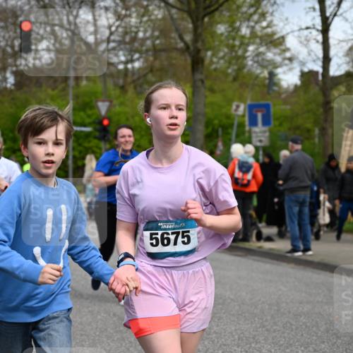 12.04.2026 - 45. Internationalen Wilhelmsburger Insellauf J. Mangold http://msf.ph/oto/9515520 12.04.2026 13:15:22 Ziel 4662, 4663, 4559, 3308, 3881, 3882, 3767, 3765, 4366, 4227, 3232, 2774, 5725, 3770, 2617, 5453, 4942, 4964, 5675, 4616, 4880, 2832, 3803, 3801, 3250, 5008, 5008, 2853, 3280, 3244, 5292, 4861, 2032, 4731, 2884, 3850, 4053, 5686, 4814, 4491 meine-sportfotos.de
