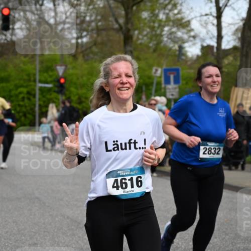 12.04.2026 - 45. Internationalen Wilhelmsburger Insellauf J. Mangold http://msf.ph/oto/9515531 12.04.2026 13:15:24 Ziel 4662, 4663, 4559, 3308, 3881, 3882, 3767, 3765, 4366, 4227, 3232, 2774, 5725, 3770, 2617, 5453, 4942, 4964, 5675, 5675, 4616, 4880, 2832, 3803, 3801, 3250, 5008, 2853, 3280, 3244, 5292, 4861, 3244, 5292, 4861, 2032, 4731, 2884, 3850, 4053, 5686, 4814, 4491, 2681, 5839, 5582 meine-sportfotos.de