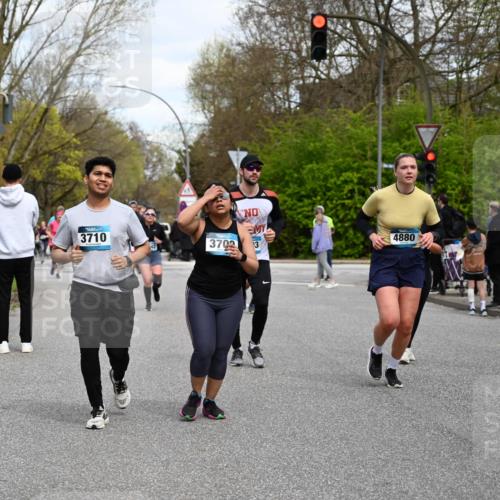 12.04.2026 - 45. Internationalen Wilhelmsburger Insellauf J. Mangold http://msf.ph/oto/9515539 12.04.2026 13:15:25 Ziel 4662, 4663, 4559, 3308, 3881, 3882, 3767, 3765, 4366, 4227, 3232, 2774, 5725, 3770, 2617, 5453, 4942, 4964, 5675, 4616, 4880, 2832, 3803, 3801, 3250, 5008, 2853, 3280, 3244, 5292, 4861, 2032, 2032, 4731, 2884, 3850, 4053, 5686, 4814, 4491, 2681, 5839, 5582, 5666 meine-sportfotos.de