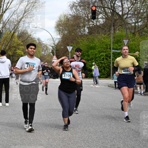12.04.2026 - 45. Internationalen Wilhelmsburger Insellauf J. Mangold http://msf.ph/oto/9515542 12.04.2026 13:15:25 Ziel 4662, 4663, 4559, 3308, 3881, 3882, 3767, 3765, 4366, 4227, 3232, 2774, 5725, 3770, 2617, 5453, 4942, 4964, 5675, 4616, 4880, 2832, 3803, 3801, 3250, 5008, 2853, 3280, 3244, 5292, 4861, 2032, 2032, 4731, 2884, 3850, 4053, 5686, 4814, 4491, 2681, 5839, 5582, 5666 meine-sportfotos.de