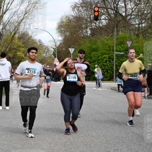 12.04.2026 - 45. Internationalen Wilhelmsburger Insellauf J. Mangold http://msf.ph/oto/9515543 12.04.2026 13:15:25 Ziel 4662, 4663, 4559, 3308, 3881, 3882, 3767, 3765, 4366, 4227, 3232, 2774, 5725, 3770, 2617, 5453, 4942, 4964, 5675, 4616, 4880, 2832, 3803, 3801, 3250, 5008, 2853, 3280, 3244, 5292, 4861, 2032, 2032, 4731, 2884, 3850, 4053, 5686, 4814, 4491, 2681, 5839, 5582, 5666 meine-sportfotos.de