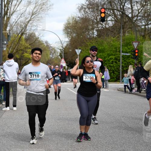 12.04.2026 - 45. Internationalen Wilhelmsburger Insellauf J. Mangold http://msf.ph/oto/9515548 12.04.2026 13:15:26 Ziel 4559, 3308, 3881, 3882, 3767, 3765, 4366, 4227, 3232, 2774, 5725, 3770, 2617, 5453, 4942, 4964, 5675, 4616, 4880, 2832, 3803, 3801, 3250, 5008, 2853, 3280, 3244, 5292, 4861, 2032, 4731, 2884, 3850, 4731, 2884, 3850, 4053, 5686, 4814, 4491, 2681, 5839, 5582, 5666, 3993 meine-sportfotos.de
