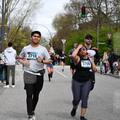 12.04.2026 - 45. Internationalen Wilhelmsburger Insellauf J. Mangold http://msf.ph/oto/9515555 12.04.2026 13:15:26 Ziel 4559, 3308, 3881, 3882, 3767, 3765, 4366, 4227, 3232, 2774, 5725, 3770, 2617, 5453, 4942, 4964, 5675, 4616, 4880, 2832, 3803, 3801, 3250, 5008, 2853, 3280, 3244, 5292, 4861, 2032, 4731, 2884, 3850, 4731, 2884, 3850, 4053, 5686, 4814, 4491, 2681, 5839, 5582, 5666, 3993 meine-sportfotos.de
