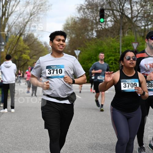 12.04.2026 - 45. Internationalen Wilhelmsburger Insellauf J. Mangold http://msf.ph/oto/9515563 12.04.2026 13:15:27 Ziel 4559, 3308, 3881, 3882, 3767, 3765, 4366, 4227, 3232, 2774, 5725, 3770, 2617, 5453, 4942, 4964, 5675, 4616, 4880, 2832, 3803, 3801, 3250, 5008, 2853, 3280, 3244, 5292, 4861, 2032, 4731, 2884, 3850, 4053, 4053, 5686, 4814, 4491, 2681, 5839, 5582, 5666, 3993, 5517 meine-sportfotos.de