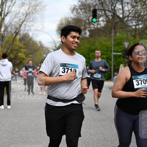 12.04.2026 - 45. Internationalen Wilhelmsburger Insellauf J. Mangold http://msf.ph/oto/9515568 12.04.2026 13:15:27 Ziel 4559, 3308, 3881, 3882, 3767, 3765, 4366, 4227, 3232, 2774, 5725, 3770, 2617, 5453, 4942, 4964, 5675, 4616, 4880, 2832, 3803, 3801, 3250, 5008, 2853, 3280, 3244, 5292, 4861, 2032, 4731, 2884, 3850, 4053, 4053, 5686, 4814, 4491, 2681, 5839, 5582, 5666, 3993, 5517 meine-sportfotos.de