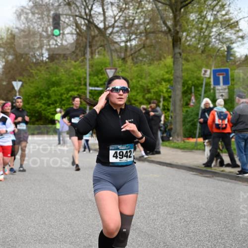 12.04.2026 - 45. Internationalen Wilhelmsburger Insellauf J. Mangold http://msf.ph/oto/9515576 12.04.2026 13:15:31 Ziel 3881, 3882, 3767, 3765, 4366, 4227, 3232, 2774, 5725, 3770, 2617, 5453, 4942, 4964, 5675, 4616, 4880, 2832, 3803, 3801, 3250, 5008, 2853, 3280, 3244, 5292, 4861, 2032, 4731, 2884, 3850, 4053, 5686, 4814, 4491, 2681, 5839, 5582, 5666, 3993, 5517, 3710, 3709 meine-sportfotos.de