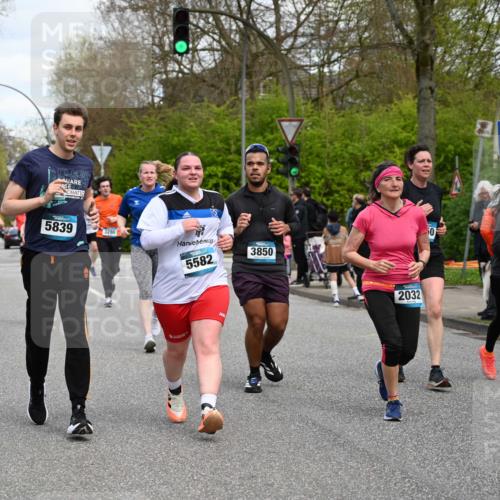 12.04.2026 - 45. Internationalen Wilhelmsburger Insellauf J. Mangold http://msf.ph/oto/9515598 12.04.2026 13:15:33 Ziel 4366, 4227, 3232, 2774, 5725, 3770, 2617, 5453, 4942, 4964, 5675, 4616, 4880, 2832, 3803, 3801, 3250, 3250, 5008, 2853, 3280, 3244, 5292, 4861, 2032, 4731, 2884, 3850, 4053, 5686, 4814, 4491, 2681, 5839, 5582, 5666, 3993, 5517, 3710, 3709 meine-sportfotos.de