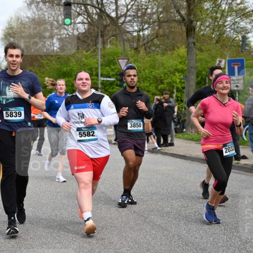 12.04.2026 - 45. Internationalen Wilhelmsburger Insellauf J. Mangold http://msf.ph/oto/9515603 12.04.2026 13:15:34 Ziel 4366, 4227, 3232, 2774, 5725, 3770, 2617, 5453, 4942, 4964, 5675, 4616, 4880, 2832, 3803, 3801, 3250, 5008, 5008, 2853, 3280, 3244, 5292, 4861, 2032, 4731, 2884, 3850, 4053, 5686, 4814, 4491, 2681, 5839, 5582, 5666, 3993, 5517, 3710, 3709 meine-sportfotos.de