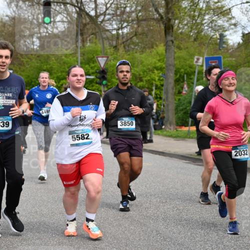 12.04.2026 - 45. Internationalen Wilhelmsburger Insellauf J. Mangold http://msf.ph/oto/9515606 12.04.2026 13:15:34 Ziel 4366, 4227, 3232, 2774, 5725, 3770, 2617, 5453, 4942, 4964, 5675, 4616, 4880, 2832, 3803, 3801, 3250, 5008, 5008, 2853, 3280, 3244, 5292, 4861, 2032, 4731, 2884, 3850, 4053, 5686, 4814, 4491, 2681, 5839, 5582, 5666, 3993, 5517, 3710, 3709 meine-sportfotos.de
