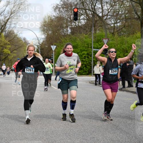 12.04.2026 - 45. Internationalen Wilhelmsburger Insellauf J. Mangold http://msf.ph/oto/9515677 12.04.2026 13:16:04 Ziel 4053, 5686, 4814, 4491, 2681, 5839, 5582, 5666, 3993, 5517, 3710, 3709, 4132, 2849, 4808, 5261, 5261, 3220, 4502, 3897, 3245, 4849, 3195, 5275, 5269, 4820, 4926, 3656, 4312, 5404, 3704 meine-sportfotos.de