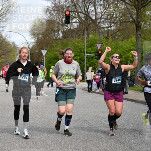 12.04.2026 - 45. Internationalen Wilhelmsburger Insellauf J. Mangold http://msf.ph/oto/9515680 12.04.2026 13:16:05 Ziel 5686, 4814, 4491, 2681, 5839, 5582, 5666, 3993, 5517, 3710, 3709, 4132, 2849, 4808, 5261, 3220, 4502, 3220, 4502, 3897, 3245, 4849, 3195, 5275, 5269, 4820, 4926, 3656, 4312, 5404, 3704 meine-sportfotos.de