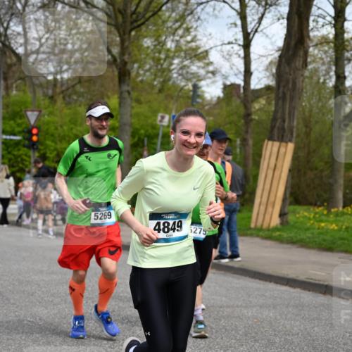 12.04.2026 - 45. Internationalen Wilhelmsburger Insellauf J. Mangold http://msf.ph/oto/9515718 12.04.2026 13:16:10 Ziel 2681, 5839, 5582, 5666, 3993, 5517, 3710, 3709, 4132, 2849, 4808, 5261, 3220, 4502, 3897, 3245, 4849, 3245, 4849, 3195, 5275, 5269, 4820, 4926, 3656, 4312, 5404, 3704, 3846, 2316 meine-sportfotos.de