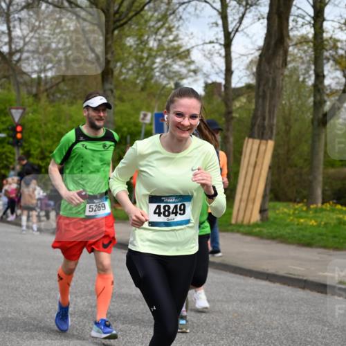 12.04.2026 - 45. Internationalen Wilhelmsburger Insellauf J. Mangold http://msf.ph/oto/9515719 12.04.2026 13:16:10 Ziel 2681, 5839, 5582, 5666, 3993, 5517, 3710, 3709, 4132, 2849, 4808, 5261, 3220, 4502, 3897, 3245, 4849, 3245, 4849, 3195, 5275, 5269, 4820, 4926, 3656, 4312, 5404, 3704, 3846, 2316 meine-sportfotos.de