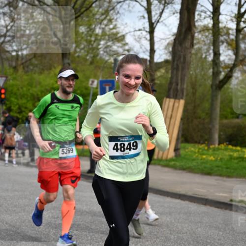 12.04.2026 - 45. Internationalen Wilhelmsburger Insellauf J. Mangold http://msf.ph/oto/9515720 12.04.2026 13:16:10 Ziel 2681, 5839, 5582, 5666, 3993, 5517, 3710, 3709, 4132, 2849, 4808, 5261, 3220, 4502, 3897, 3245, 4849, 3245, 4849, 3195, 5275, 5269, 4820, 4926, 3656, 4312, 5404, 3704, 3846, 2316 meine-sportfotos.de