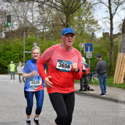 12.04.2026 - 45. Internationalen Wilhelmsburger Insellauf J. Mangold http://msf.ph/oto/9515730 12.04.2026 13:16:13 Ziel 5666, 3993, 5517, 3710, 3709, 4132, 2849, 4808, 5261, 3220, 4502, 3897, 3245, 4849, 3195, 5275, 5269, 5275, 5269, 4820, 4926, 3656, 4312, 5404, 3704, 3846, 2316 meine-sportfotos.de