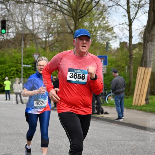 12.04.2026 - 45. Internationalen Wilhelmsburger Insellauf J. Mangold http://msf.ph/oto/9515731 12.04.2026 13:16:13 Ziel 5666, 3993, 5517, 3710, 3709, 4132, 2849, 4808, 5261, 3220, 4502, 3897, 3245, 4849, 3195, 5275, 5269, 5275, 5269, 4820, 4926, 3656, 4312, 5404, 3704, 3846, 2316 meine-sportfotos.de
