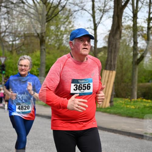 12.04.2026 - 45. Internationalen Wilhelmsburger Insellauf J. Mangold http://msf.ph/oto/9515735 12.04.2026 13:16:13 Ziel 5666, 3993, 5517, 3710, 3709, 4132, 2849, 4808, 5261, 3220, 4502, 3897, 3245, 4849, 3195, 5275, 5269, 5275, 5269, 4820, 4926, 3656, 4312, 5404, 3704, 3846, 2316 meine-sportfotos.de