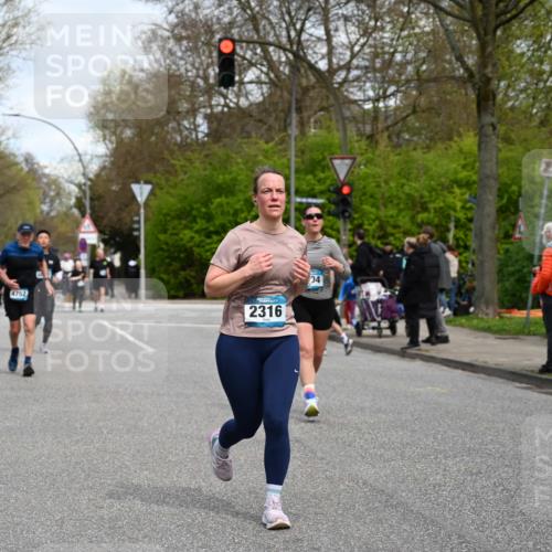 12.04.2026 - 45. Internationalen Wilhelmsburger Insellauf J. Mangold http://msf.ph/oto/9515779 12.04.2026 13:16:29 Ziel 5261, 3220, 4502, 3897, 3245, 4849, 3195, 5275, 5269, 4820, 4926, 3656, 4312, 5404, 3704, 3846, 2316, 5487, 3040, 4752, 3886, 3097, 2942, 3575 meine-sportfotos.de